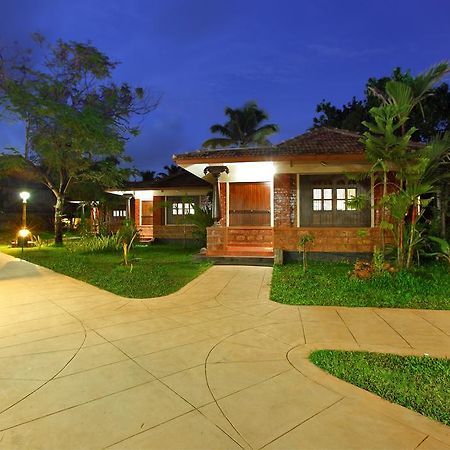 Cherai Beach Resorts Bagian luar foto
