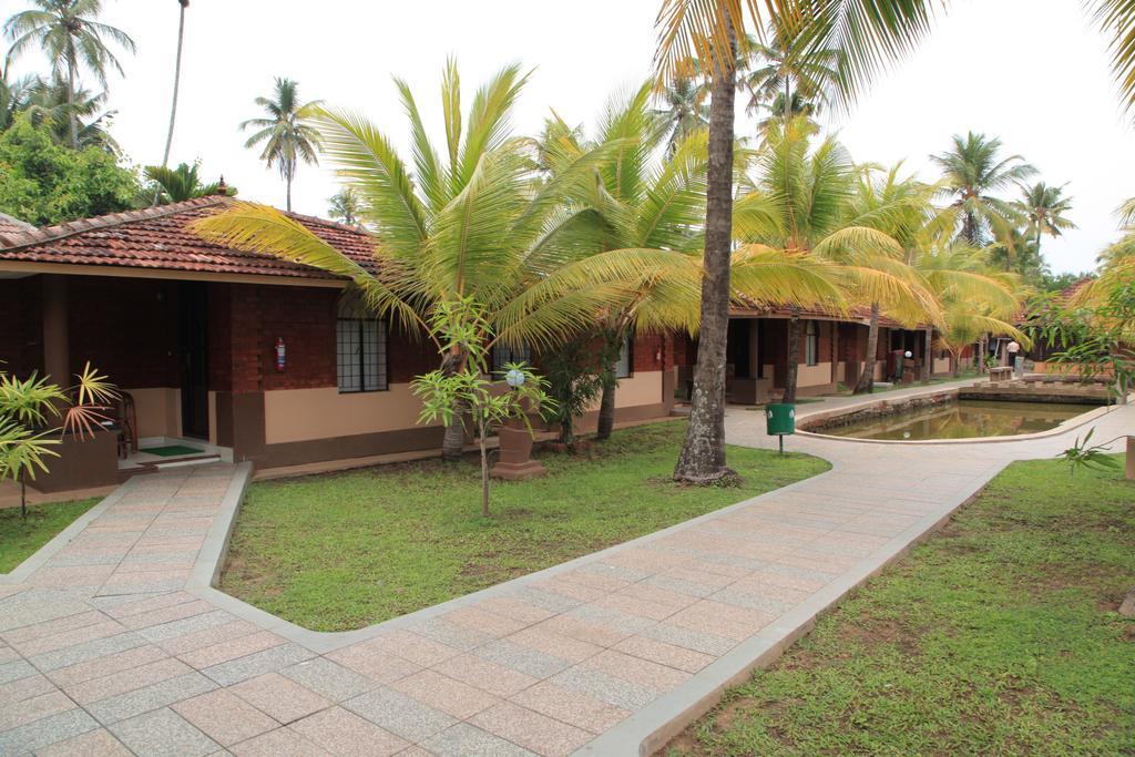 Cherai Beach Resorts Bagian luar foto